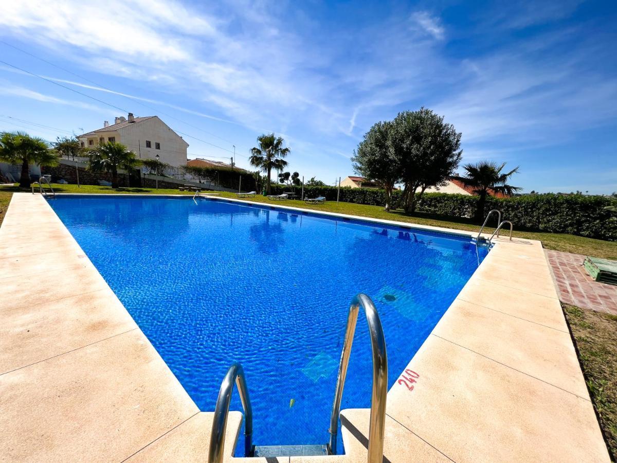 Apartamento A 900 M De La Playa Y Con Vistas Al Mar En Фуенхірола Екстер'єр фото